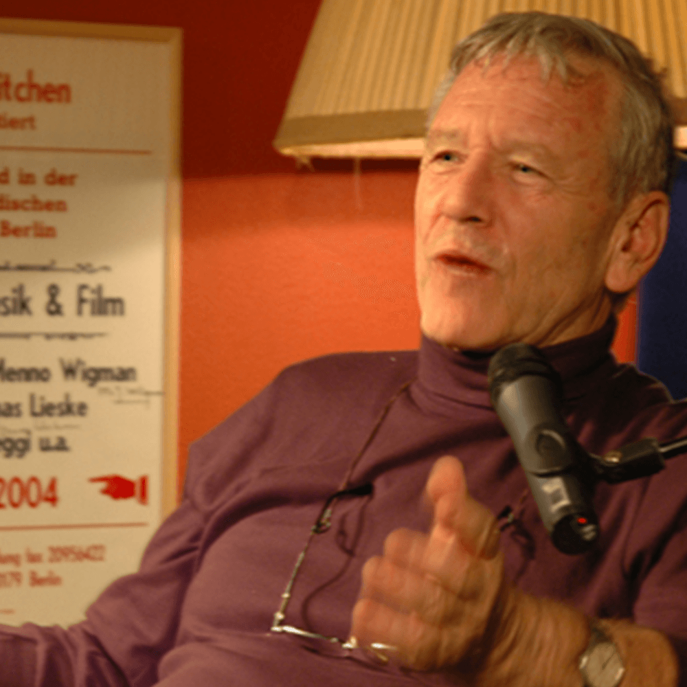 Amos Oz