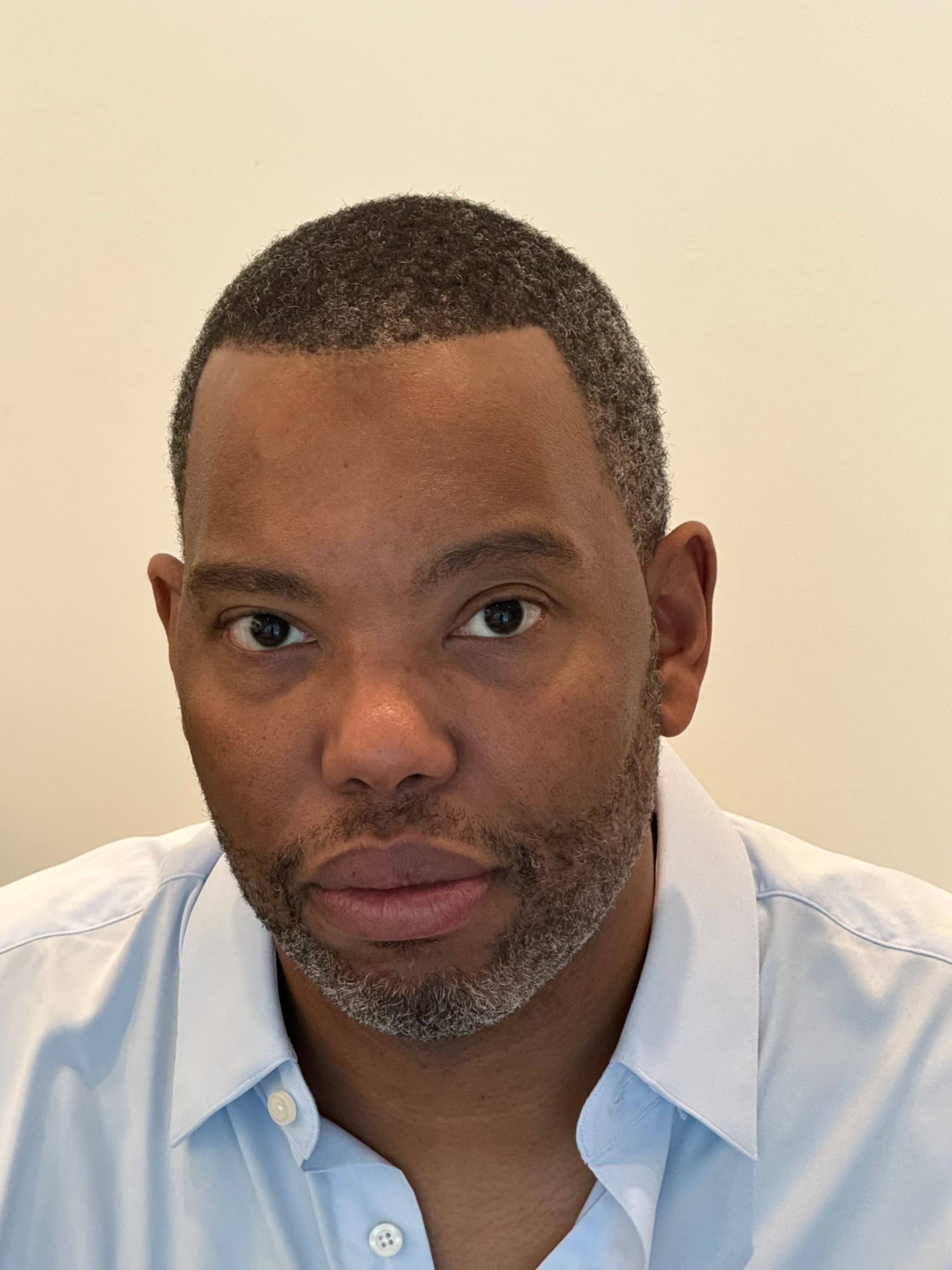 https://studio-twin-archive.ams3.cdn.digitaloceanspaces.com/websites/media/crossing-border/Ta-Nehisi Coates new author photo.jpg